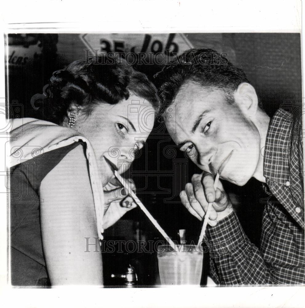 1967 Press Photo Man and Woman Sharing drink - Historic Images