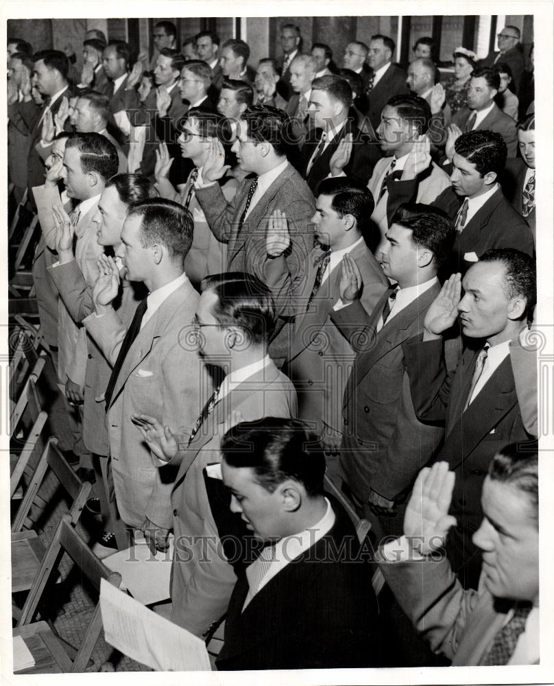 1950 Press Photo Lawyers Administration of Oath - Historic Images