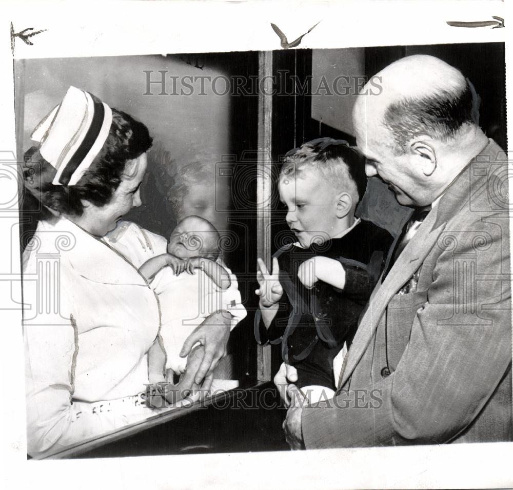 1952 Press Photo Leap Year, Leap Year Babies - Historic Images