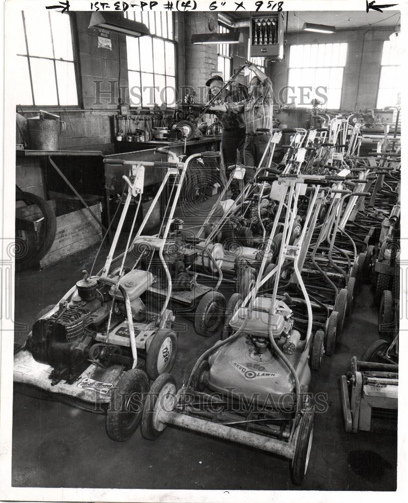 1956 Press Photo Farrell Glaspie lawn mower shop - Historic Images
