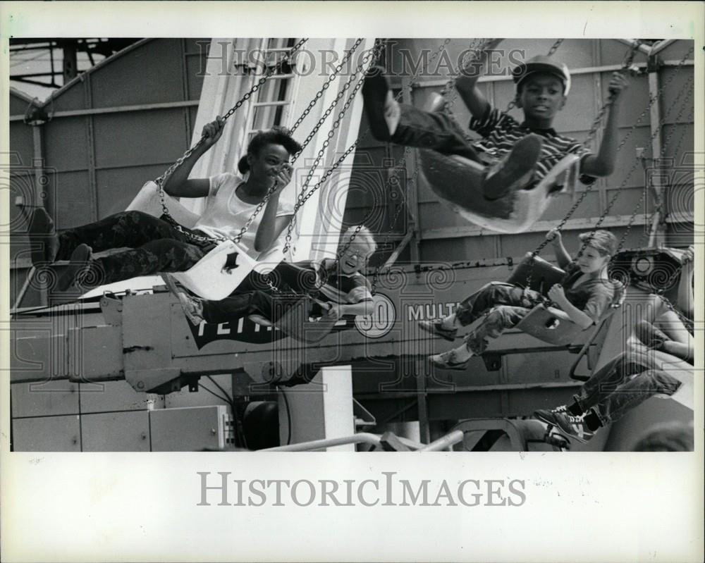 1986 Press Photo Super Swing Michigan State Fair Midway - Historic Images