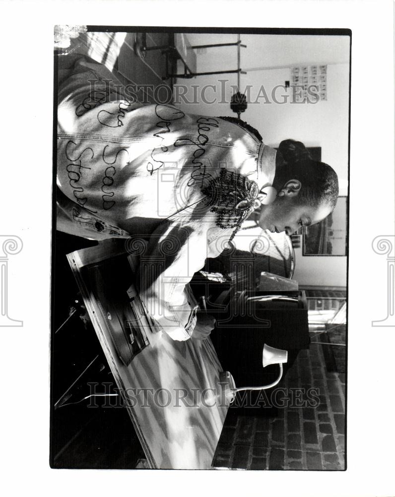 1991 Press Photo Linda Trainer Flight Attendant - Historic Images