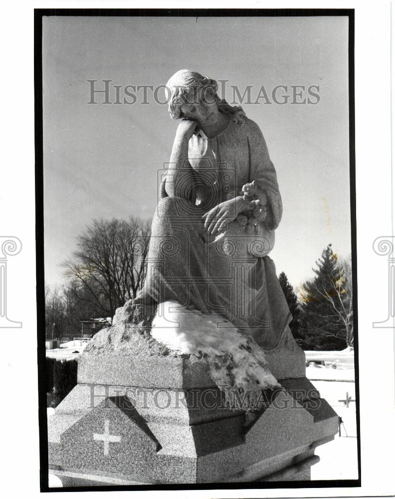 1990 Press Photo Byron&#39;s cemetery Ellen May Tower - Historic Images