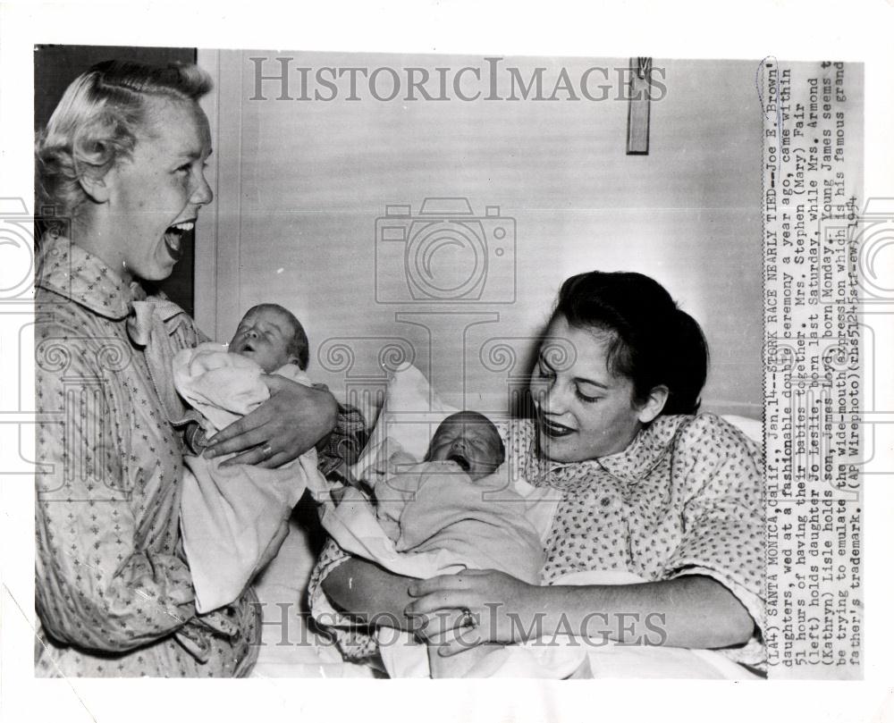 1954 Press Photo Joe E. Brown daughters babies - Historic Images