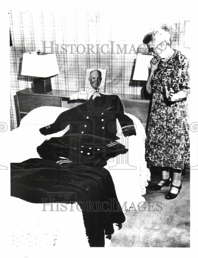 1969 Press Photo Mrs. Hannah Nixon w/ Beale - Historic Images