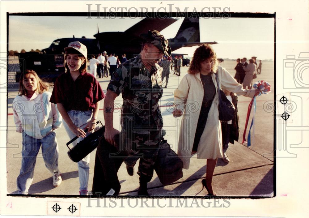 1990 Press Photo Becky Bill Trisha Telesz Algonac Gulf - Historic Images