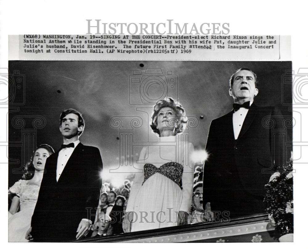 1969 Press Photo Richard Nixon Pat Julie Eisenhower - Historic Images