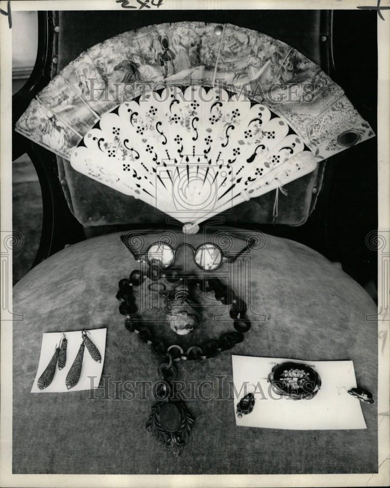 1954 Press Photo jewelry earrings necklace glasses pins - Historic Images