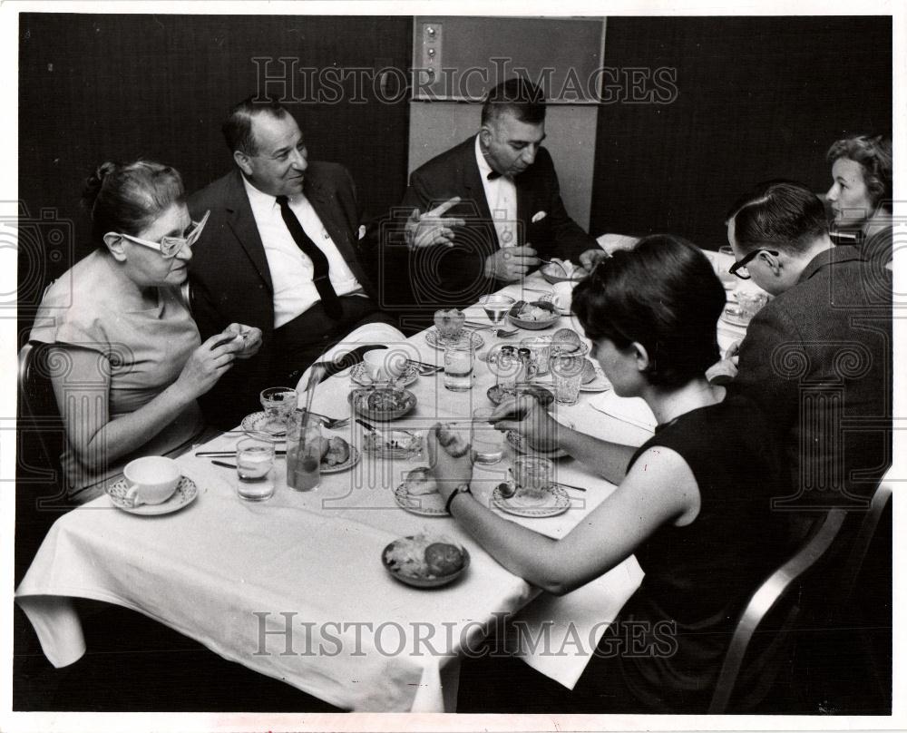 1966 Press Photo Mensa World&#39;s High IQ Society - Historic Images