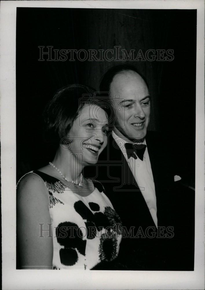 1965 Press Photo Patricia Neal Roald Dahl Hud Matilda - Historic Images