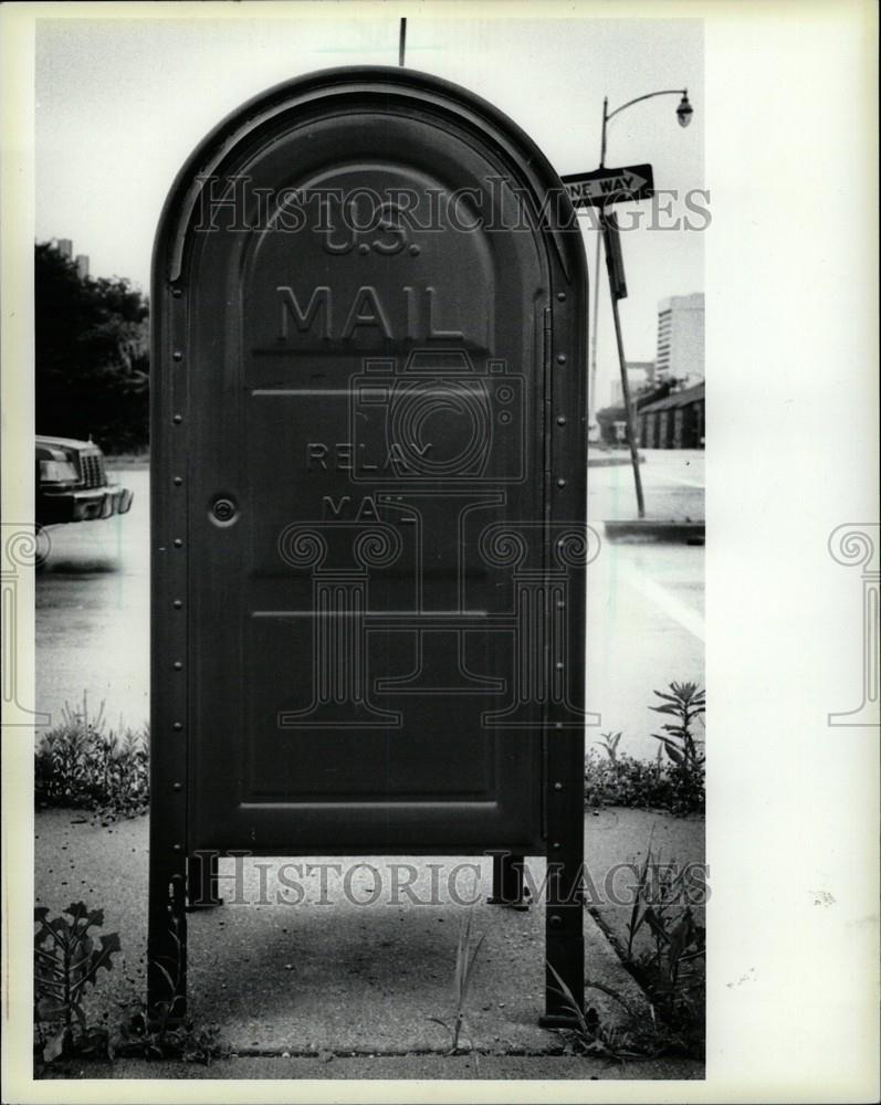 1986 Press Photo U.S. Mail Relay Box - Historic Images