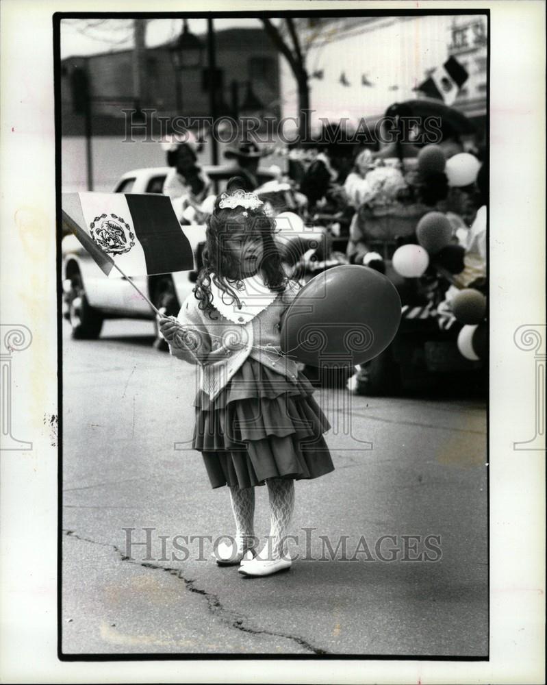 1992 Press Photo Angelica Barela Detroit Mexican - Historic Images