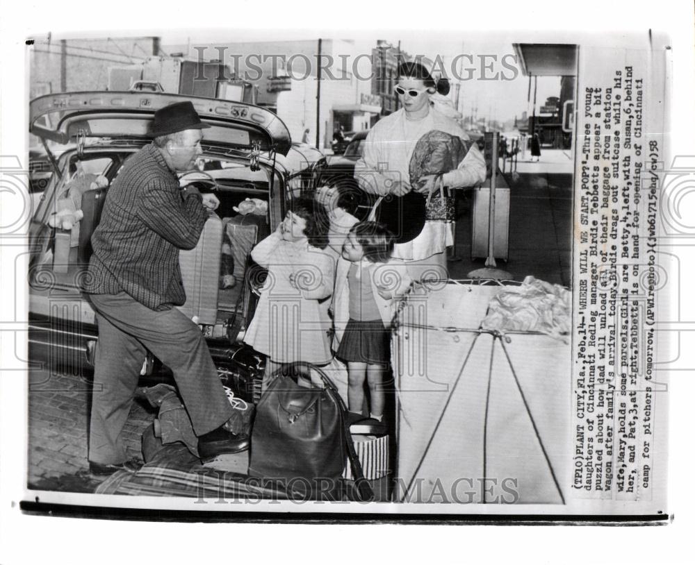 1958 Press Photo Birdie Tebbetts Cincinnati camp - Historic Images