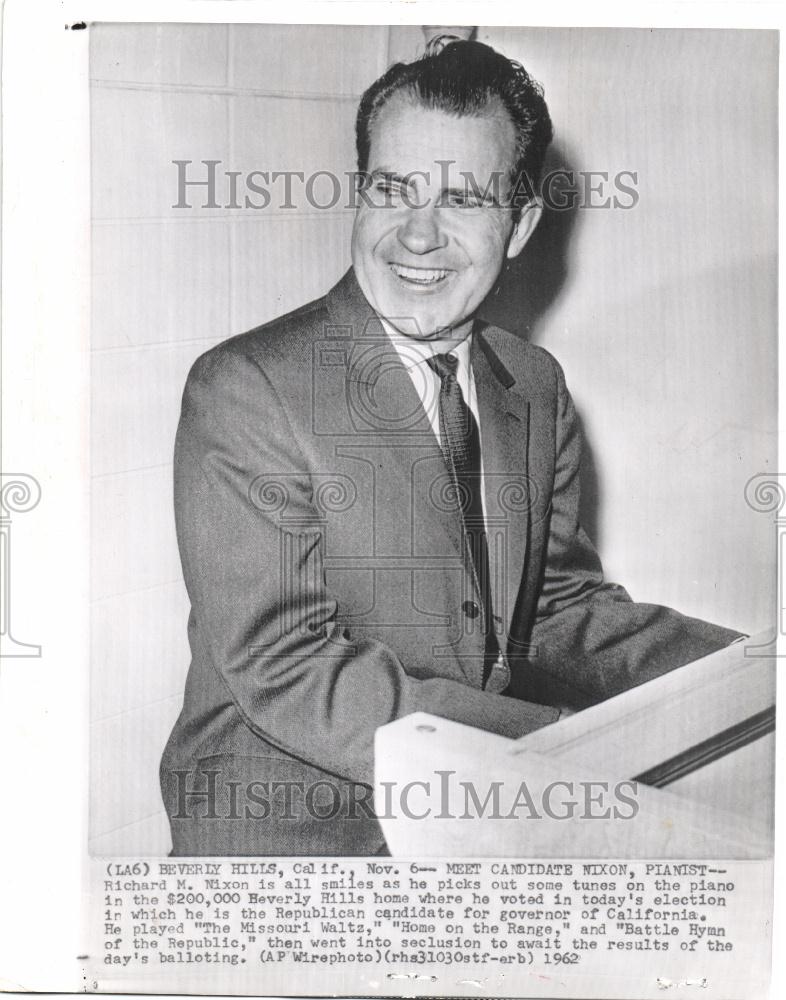 1962 Press Photo Richard Nixon Beverly Hills piano - Historic Images