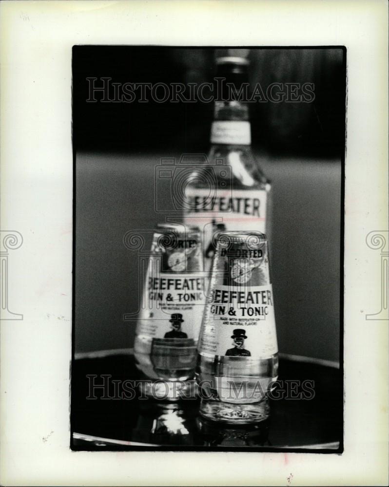 1986 Press Photo Beefeater gin and tonic bottle Detroit - Historic Images