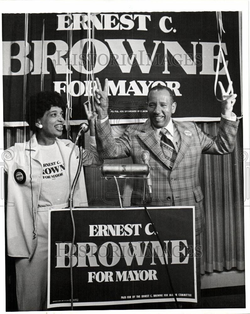 1977 Press Photo Ernest C. Browns For Mayor - Historic Images