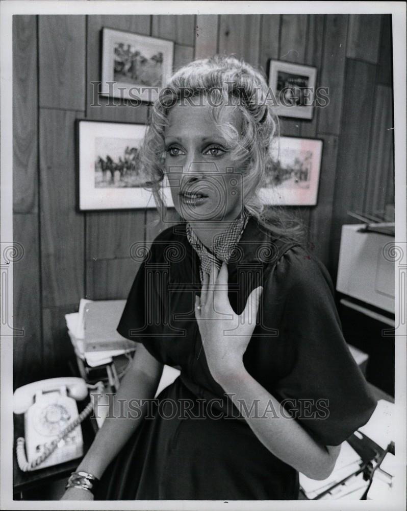 1977 Press Photo Francisco J.Longhi rabies hair - Historic Images