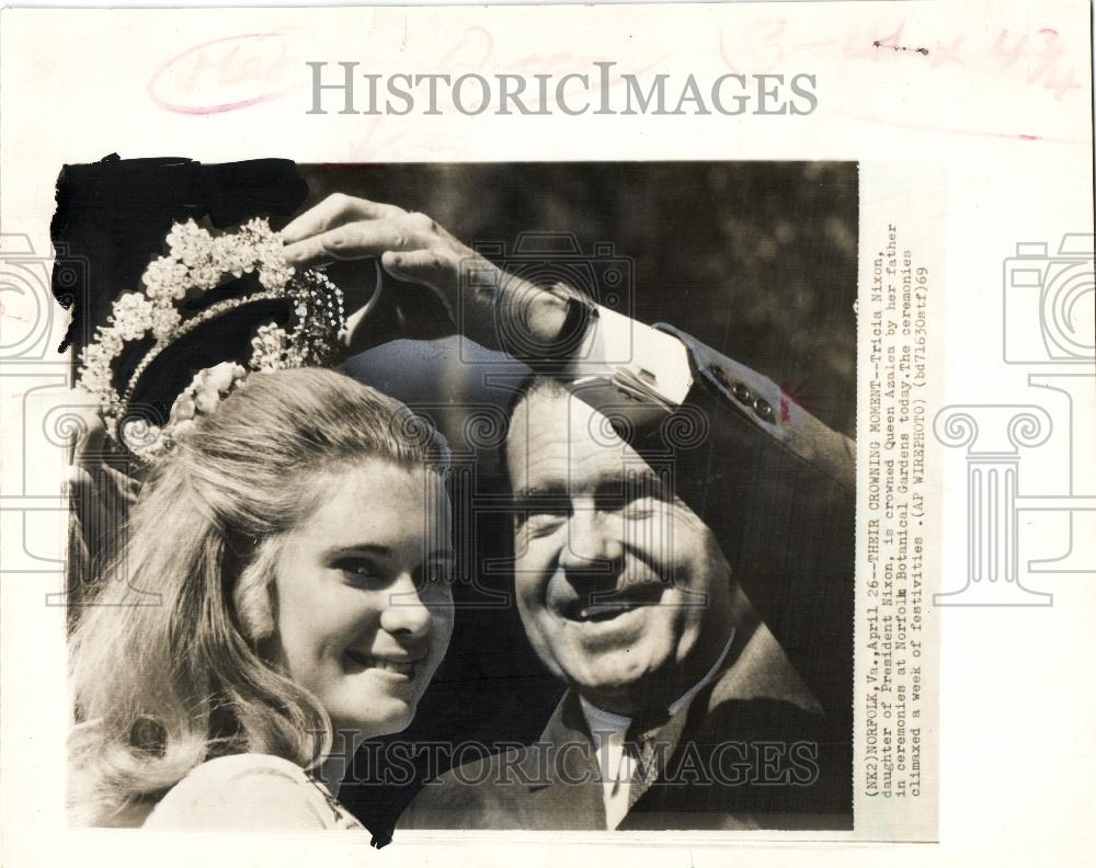 1969 Press Photo Tricia Nixon President Nixon Norfolk - Historic Images