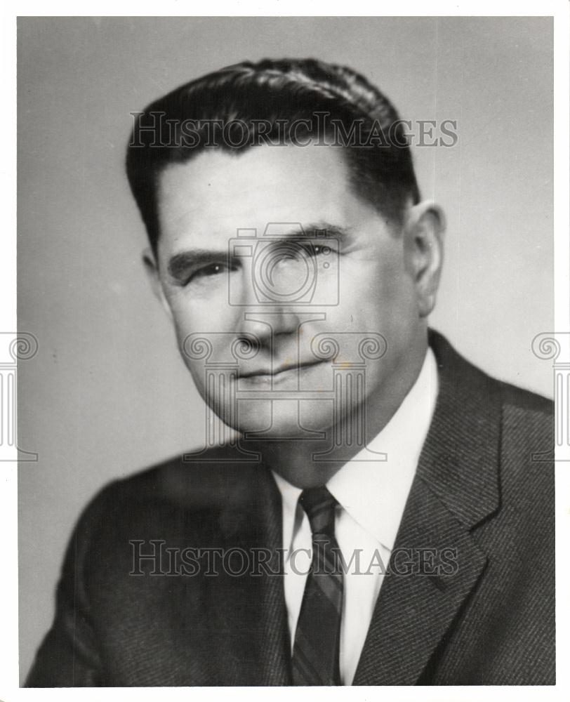 1964 Press Photo Henry D. Brown a research assistant - Historic Images