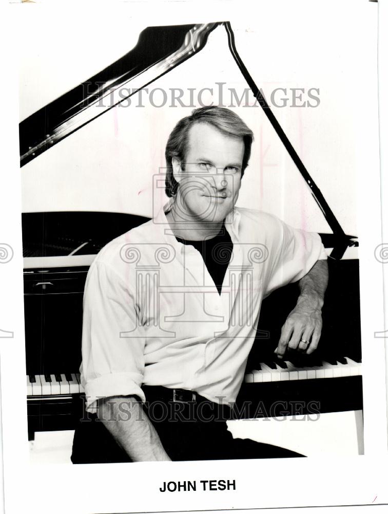 1995 Press Photo John Tesh Pianist Radio Host Composer - Historic Images