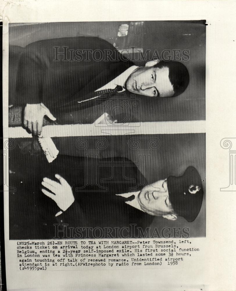 1958 Press Photo Captain Peter Townsend London airport - Historic Images