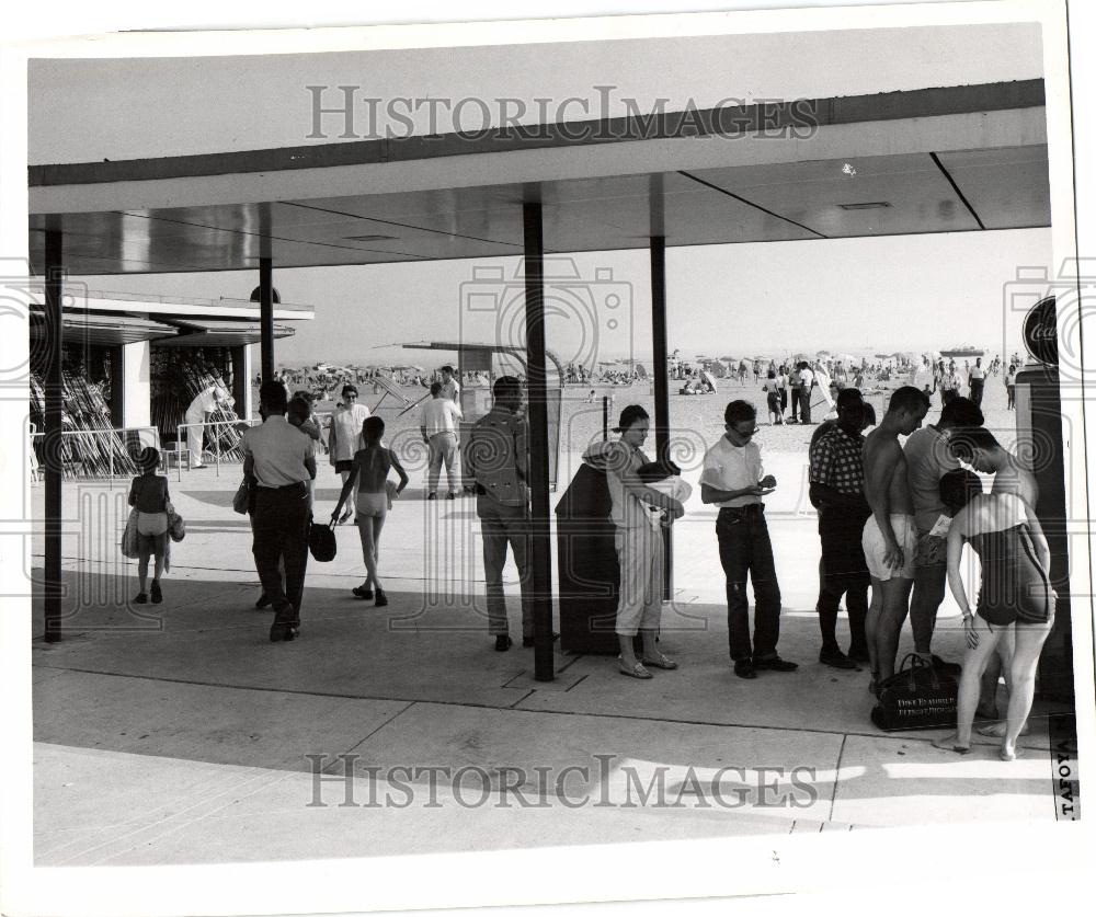 Press Photo Metropolitan Beach - Historic Images