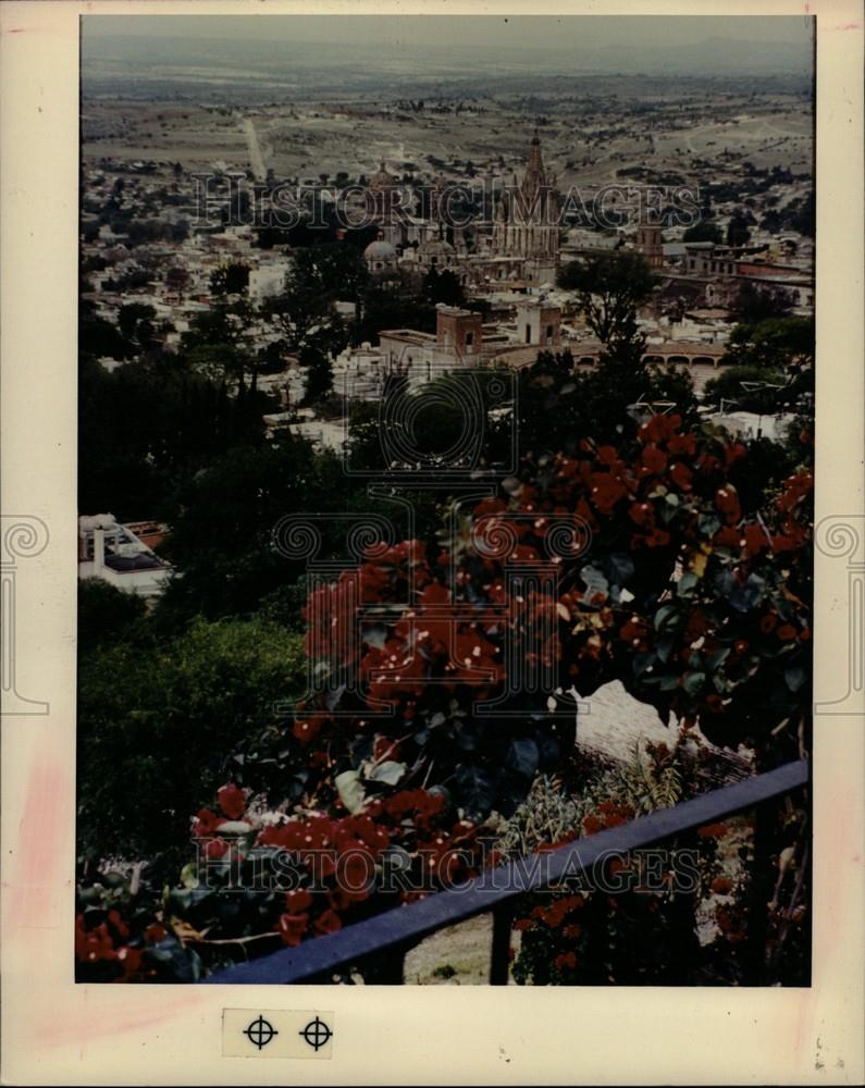 1990 Press Photo Piaza Allende Parochial Church Miguel - Historic Images