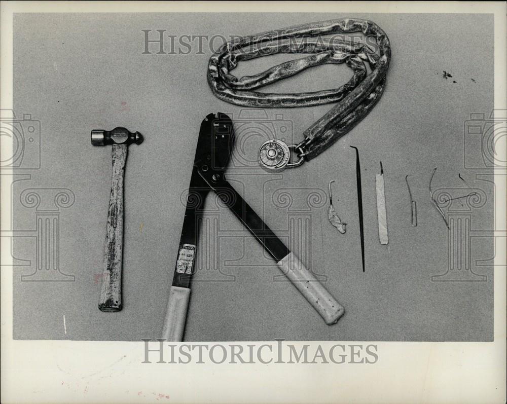 1975 Press Photo Lock Cutting Tools - Historic Images