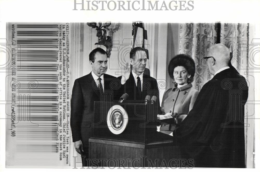 1969 Press Photo Charles Yost U S Ambassador U.S. - Historic Images