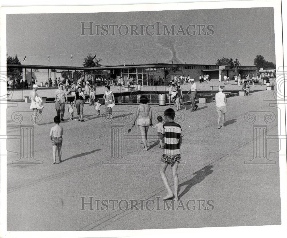 Press Photo Metropolitan Beach - Historic Images