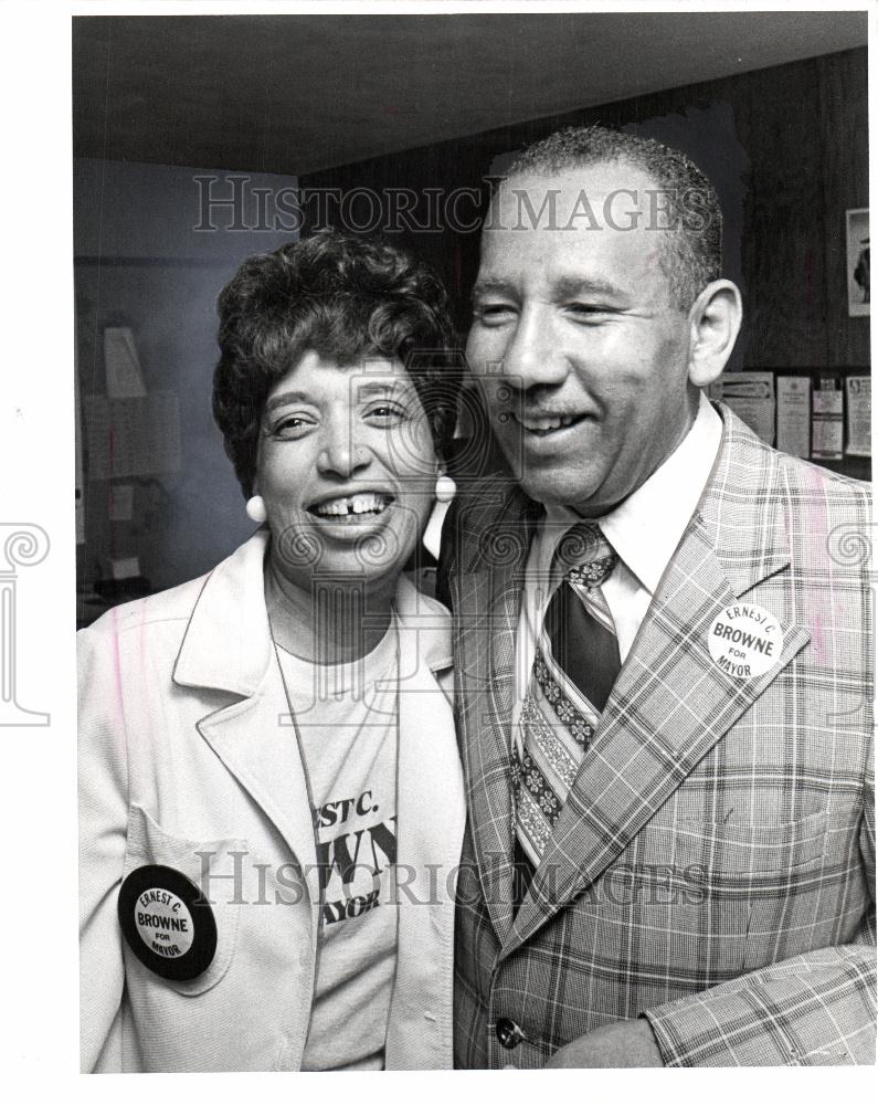 1977 Press Photo Ernest and Evelyn Browne - Historic Images