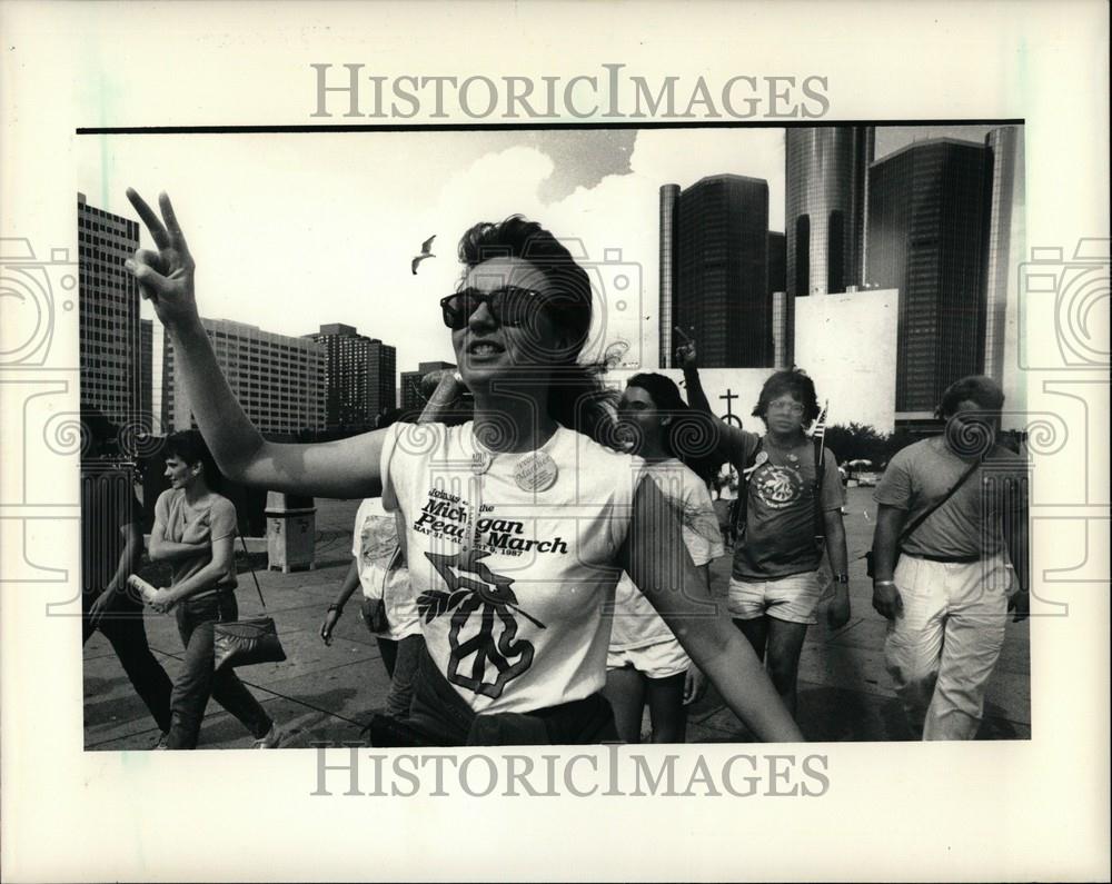 1987 Press Photo Laura Sharp  Michigan Peace March - Historic Images