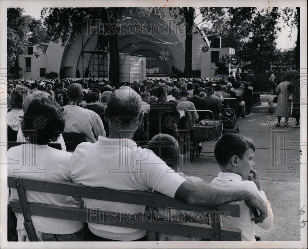 1983 Press Photo Michigan State Fair prayer praying - Historic Images