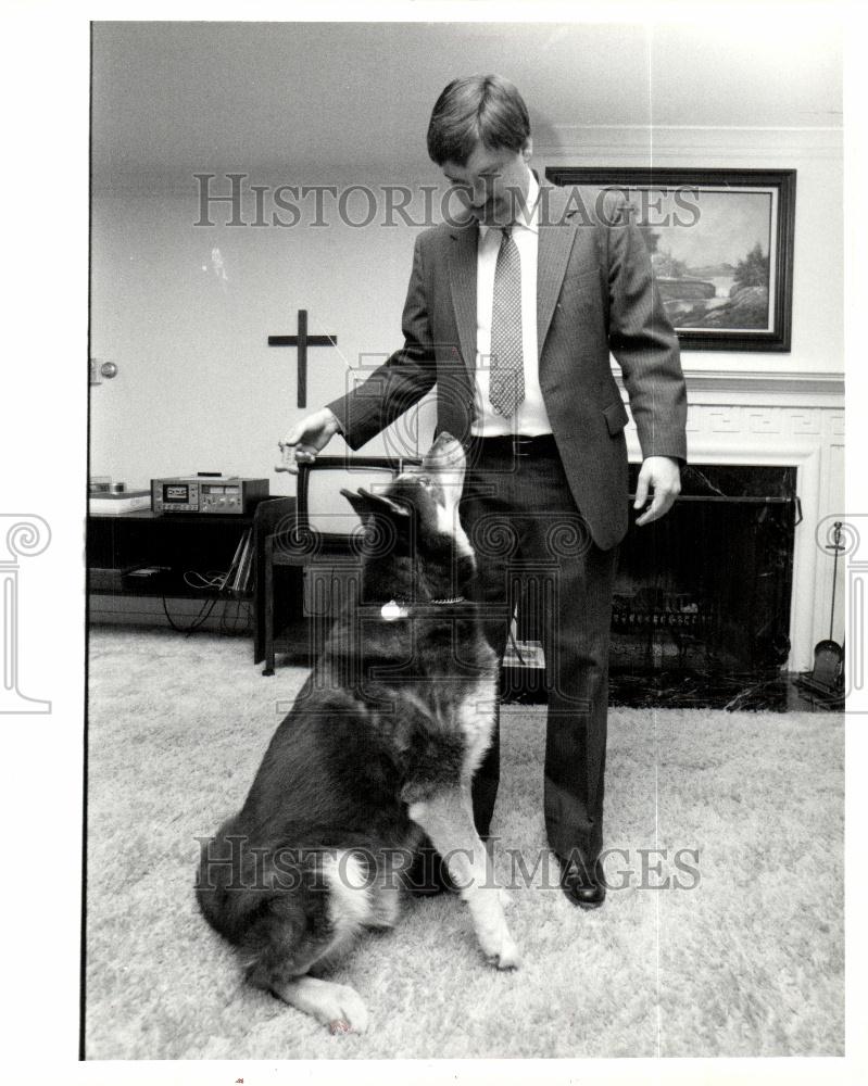 1985 Press Photo Craig Alston Judge Major Dog - Historic Images