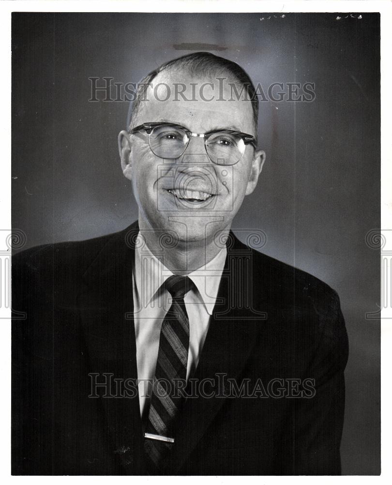 1964 Press Photo Virgil R. Lougheed columnist - Historic Images