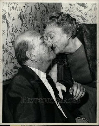 1970 Press Photo Noel Coward is a singer, actor - Historic Images