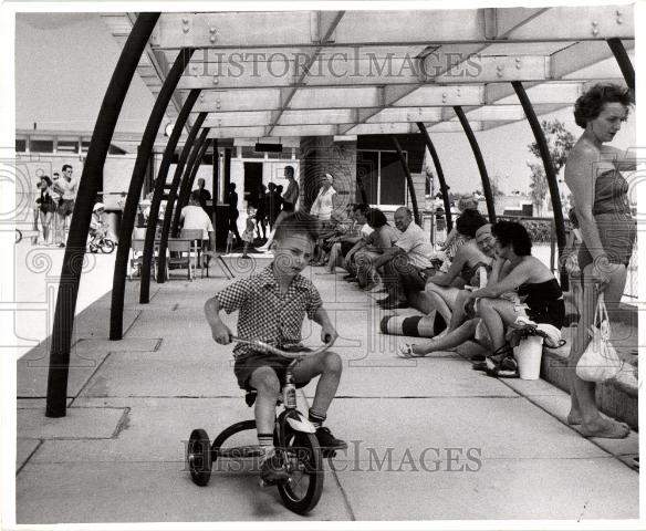 Press Photo Metropolitan Beach - Historic Images