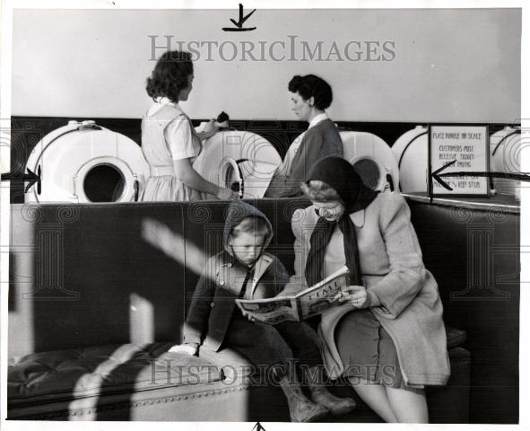 1946 Press Photo Washer Launderette Machine World - Historic Images