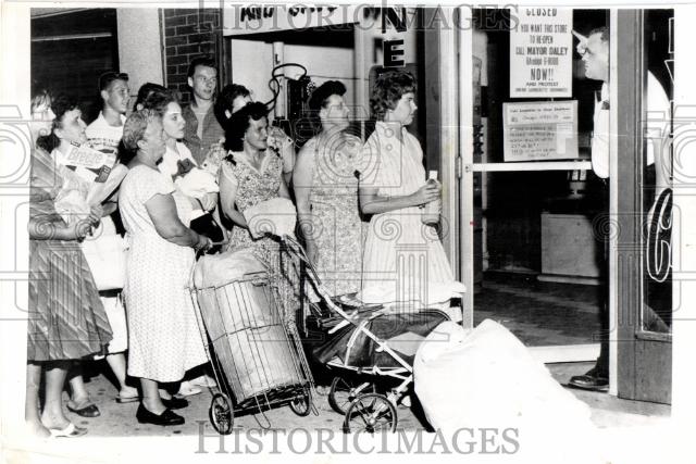 1961 Press Photo Chicago Laundry Self Serve Strike - Historic Images