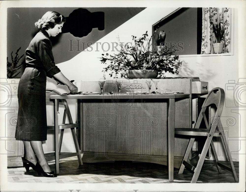 1954 Press Photo Space-saving sideboard which opens into a dining table - Historic Images