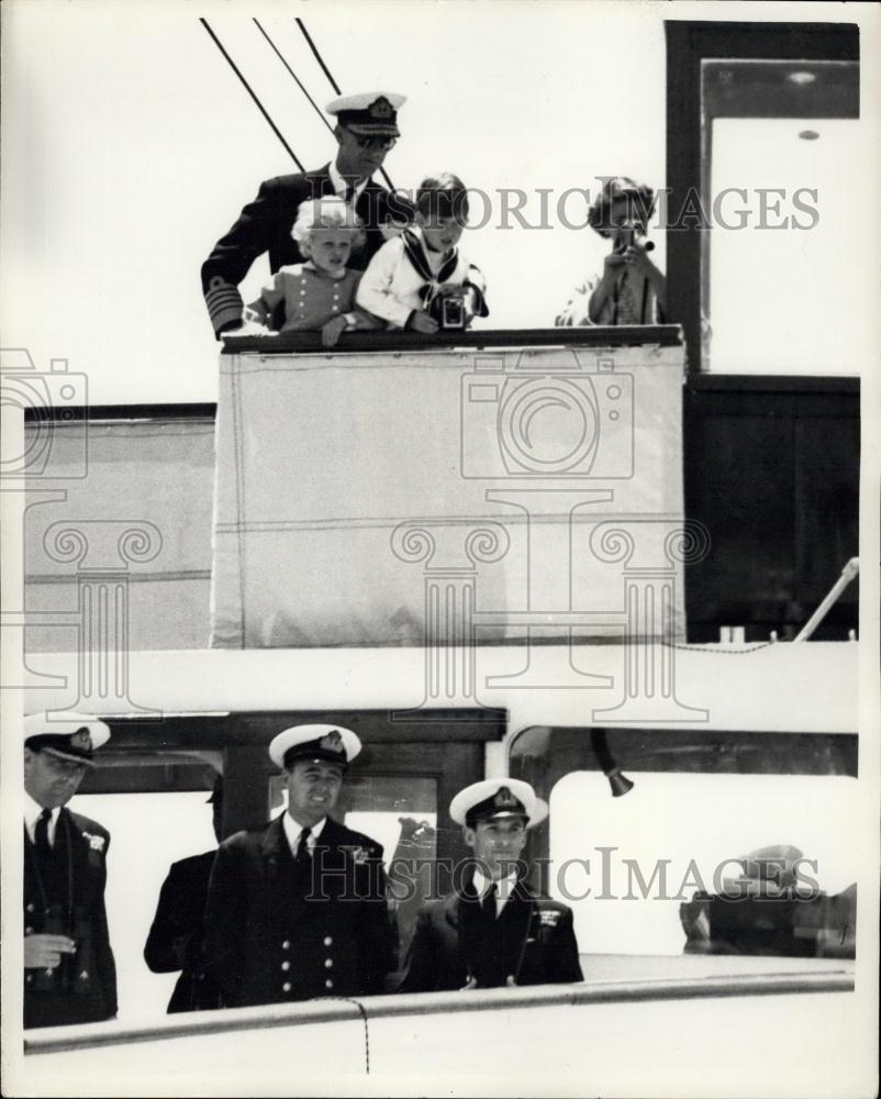 1954 Press Photo The Queen ,Prince Charles and other family - Historic Images