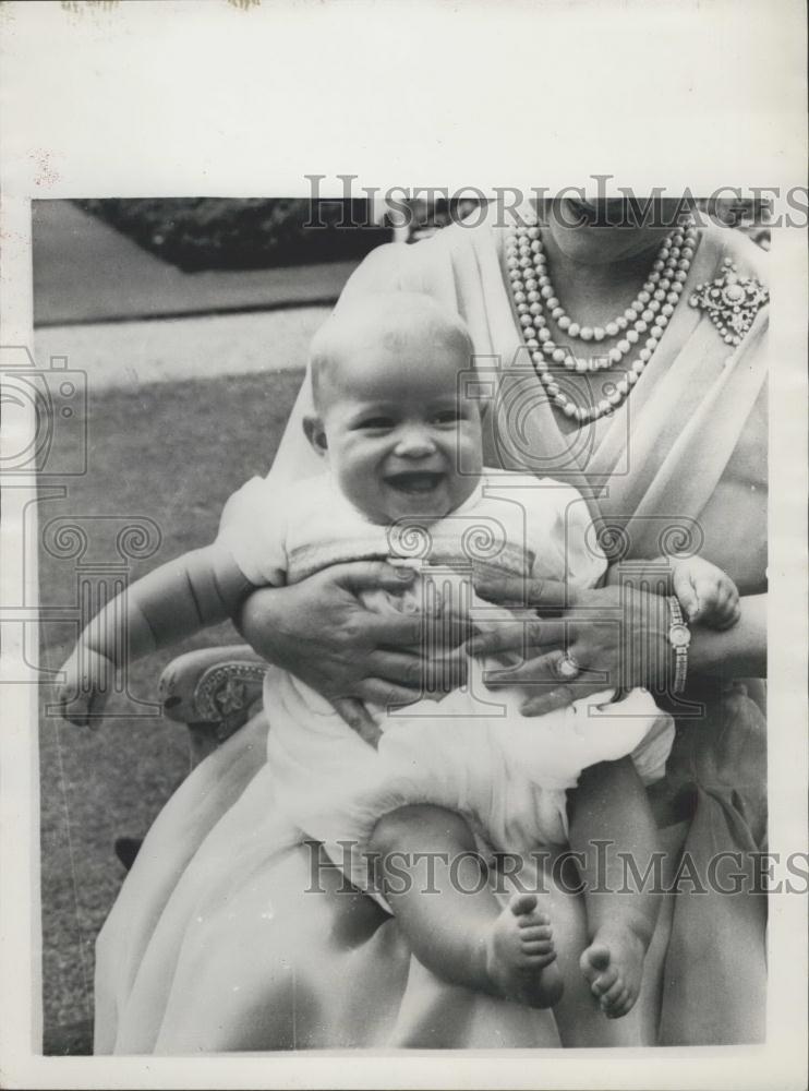 1960 Press Photo Queen Mother Celebrates 60th Birthday With Grandchildren - Historic Images