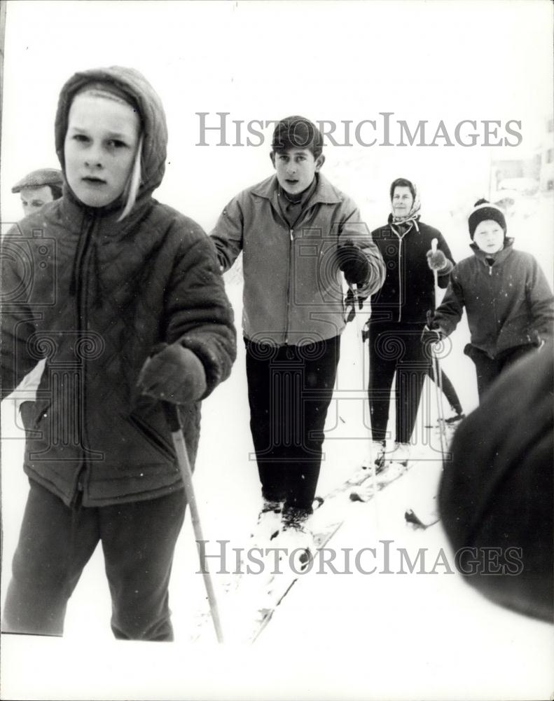 Press Photo Prince Charles Goes Skiing - Historic Images