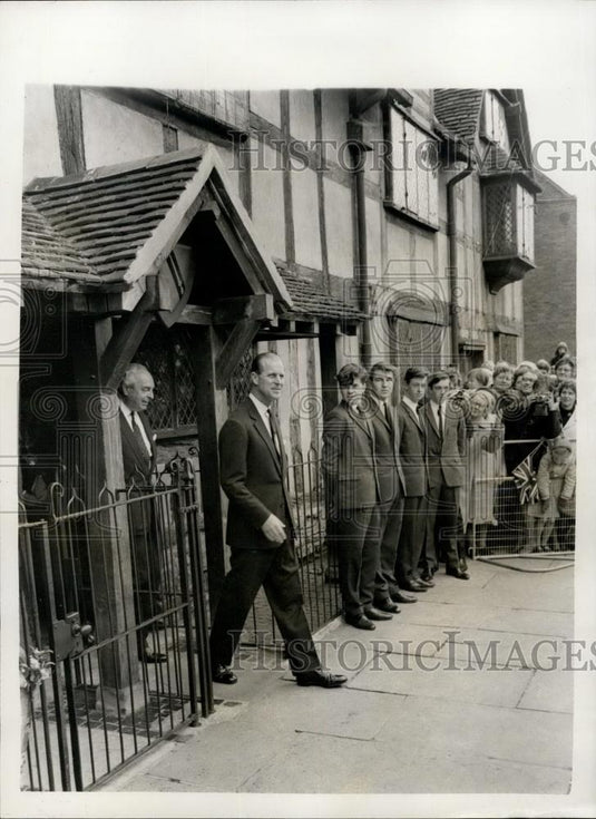1964 Press Photo Prince Philip, Duke of Edinburgh at Shakespeare's birthplace - Historic Images