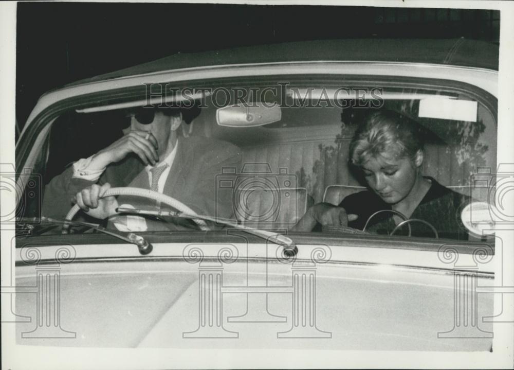 1957 Press Photo Lady Jane Visits Paddington Mortuary - Historic Images