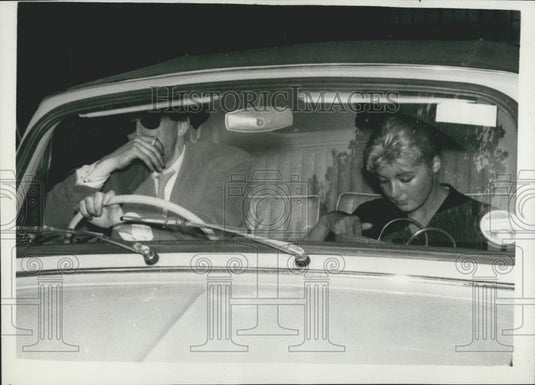 1957 Press Photo Lady Jane Visits Paddington Mortuary - Historic Images