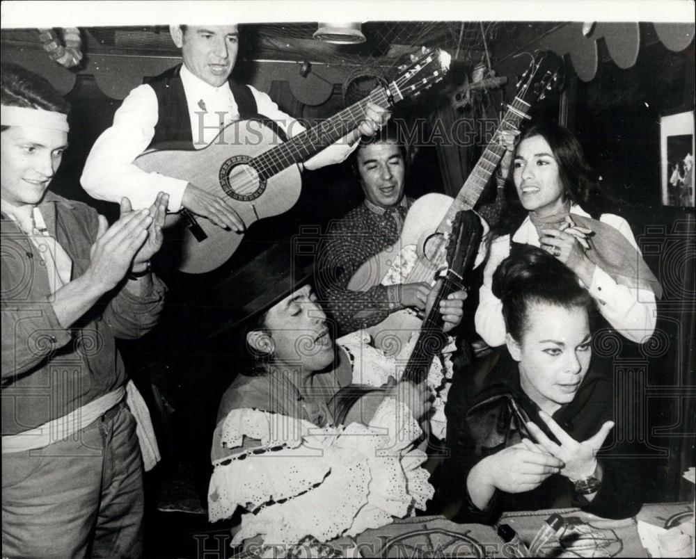 1967 Press Photo for Italian Princess Maria Beatrice and musicians - Historic Images
