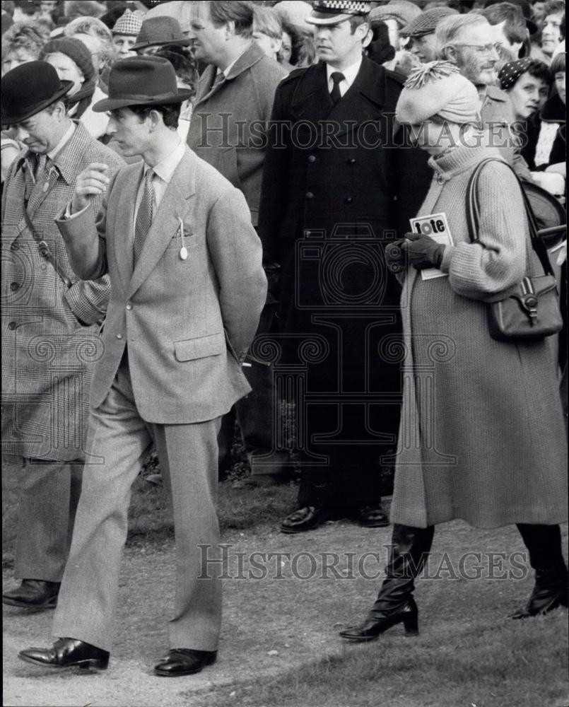 1981 Press Photo Princess Anne Is The Center of Attention At Cheltenham Races - Historic Images