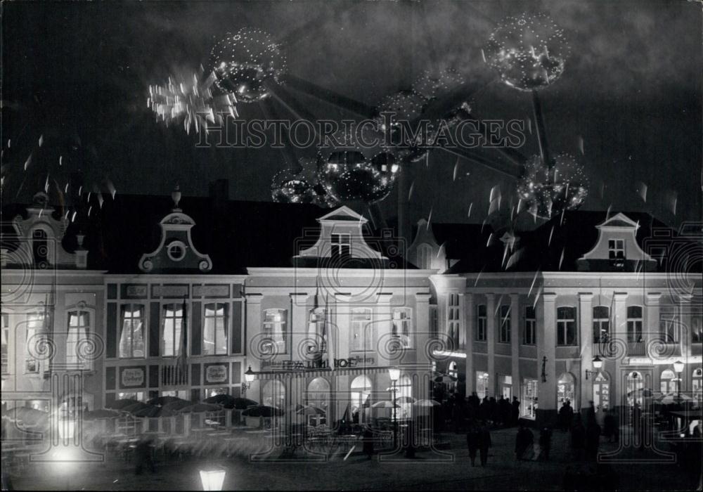 1958 Press Photo Fireworks display in Brussels - Historic Images