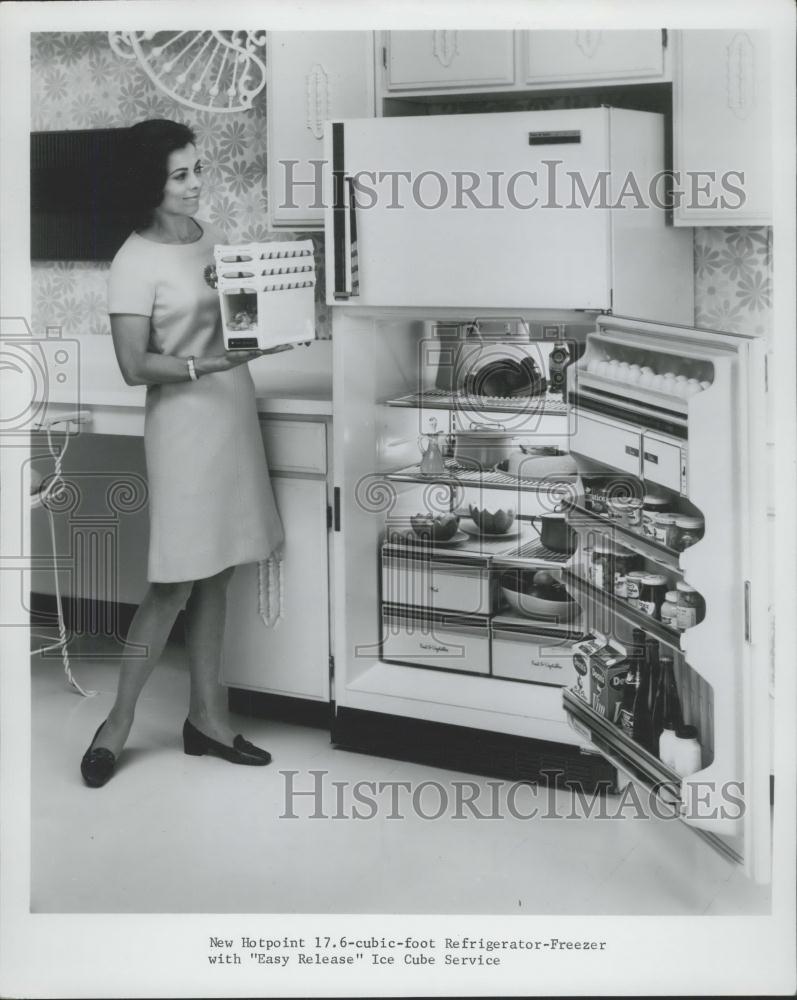 Press Photo New Hotpoint 17.6-cubic-foot Refrigerator- Freezer - Historic Images
